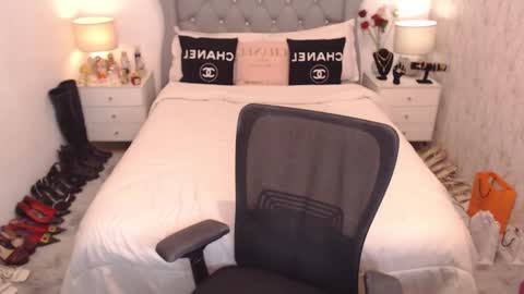 Snapshot of asiantartcummers chatting on January 2025 05:56:01 PM Kylie online show from January 2025 05:56:01 PM