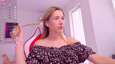 Snapshot of askcaroline chatting on September 2025 09:42:02 AM Caroline online show from September 2025 09:42:02 AM