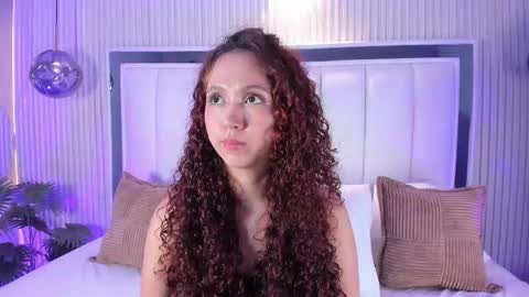 A S L Y   S A N D E R online show from November 2025 04:45:01 AM