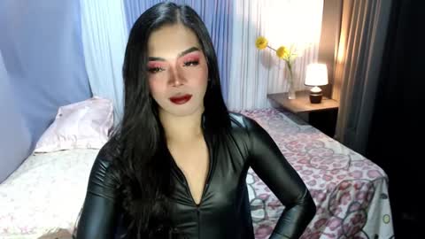 Margaux Miller online show from February 2025 02:43:02 PM