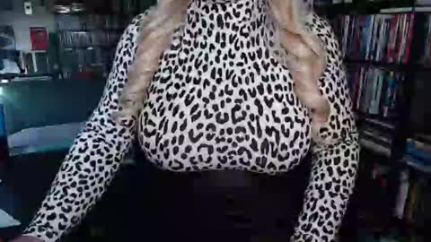 Snapshot of aspen_vale chatting on September 2025 08:57:02 PM Aspen Vale online show from September 2025 08:57:02 PM