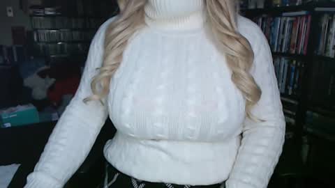 Snapshot of aspen_vale chatting on October 2025 09:04:02 PM Aspen Vale online show from October 2025 09:04:02 PM