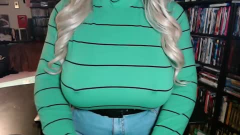 Snapshot of aspen_vale chatting on October 2025 11:17:02 PM Aspen Vale online show from October 2025 11:17:02 PM