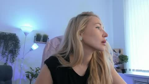 astramonroe online show from April 2026 07:14:02 AM
