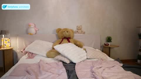 Snapshot of astridwet chatting on May 2026 02:56:02 PM Astrid online show from May 2026 02:56:02 PM