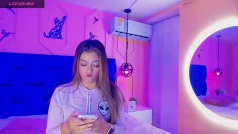 Athenea online show from February 2025 03:30:01 AM