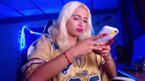 Atenea online show from December 2025 12:27:02 AM