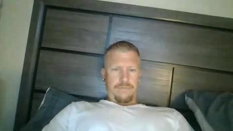AthleticWhiteboy777 online show from May 2026 07:47:01 AM