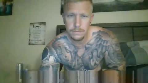 AthleticWhiteboy777 online show from May 2026 04:41:02 AM