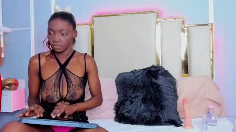 Aurora Queen  online show from October 2025 11:13:02 PM