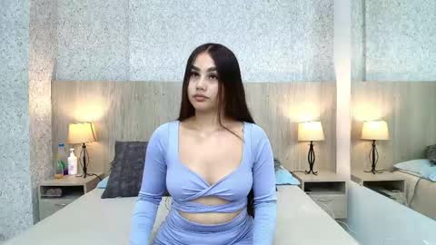 Snapshot of aura_lara chatting on April 2026 07:26:01 PM Aura online show from April 2026 07:26:01 PM