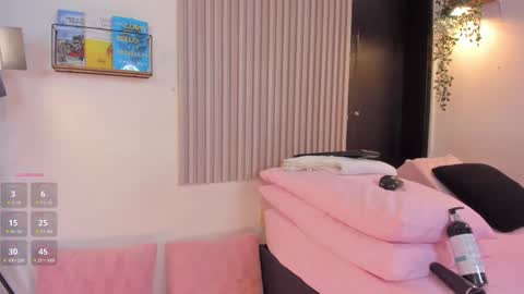 Snapshot of aura_moon chatting on January 2026 10:42:02 AM Hello I am Marcela follow me on my instagram aura moon11 online show from January 2026 10:42:02 AM