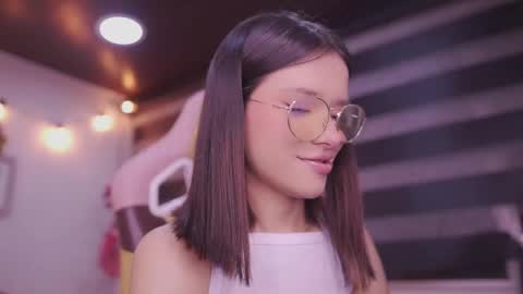 aura_rouss online show from December 2025 11:46:01 PM