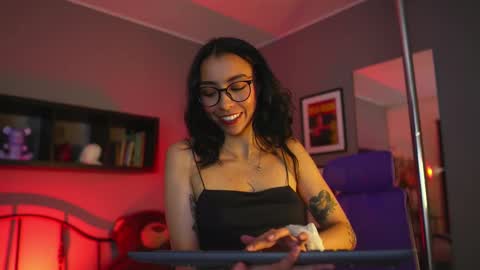 Snapshot of aura_soul_ chatting on November 2025 04:45:02 AM A U R A online show from November 2025 04:45:02 AM