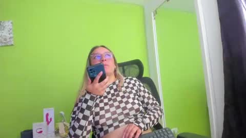Snapshot of auradivina2 chatting on July 2026 04:25:02 PM Aura Divina online show from July 2026 04:25:02 PM