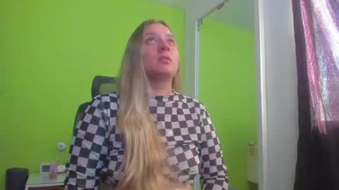 Snapshot of auradivina2 chatting on July 2026 08:44:02 PM Aura Divina online show from July 2026 08:44:02 PM
