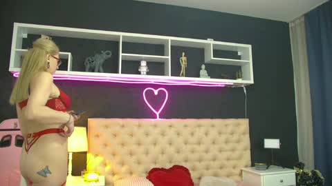 auramilff online show from April 2026 03:24:01 PM