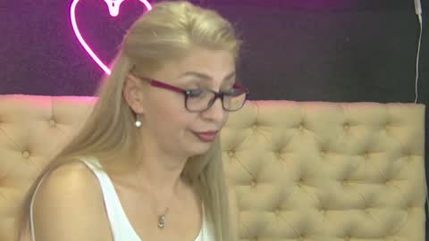 auramilff online show from May 2026 02:00:01 PM