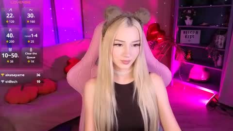 Snapshot of aurasanrise chatting on July 2026 08:44:02 PM Aura online show from July 2026 08:44:02 PM