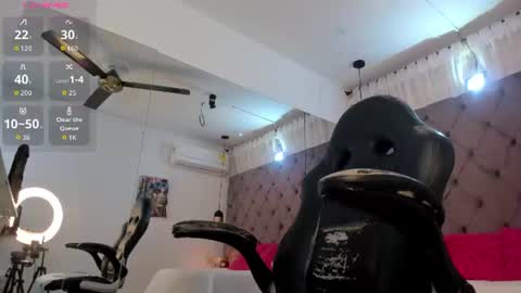 aurii7 online show from July 2026 09:17:01 PM