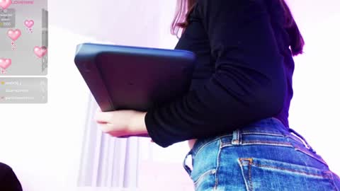 Snapshot of aurora_blossom__ chatting on January 2025 06:14:01 PM Aurora online show from January 2025 06:14:01 PM