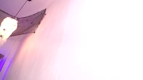 Aurora online show from October 2025 06:54:01 AM