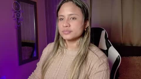 aurora_collins08 online show from September 2025 05:13:01 PM