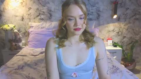 Snapshot of aurora_golden chatting on February 2026 02:54:02 PM Kate online show from February 2026 02:54:02 PM