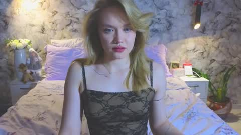 Snapshot of aurora_golden chatting on February 2026 05:28:01 PM Kate online show from February 2026 05:28:01 PM