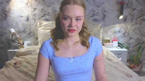 Snapshot of aurora_golden chatting on February 2026 05:00:02 PM Kate online show from February 2026 05:00:02 PM