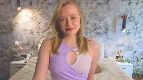 Snapshot of aurora_golden chatting on June 2026 05:49:02 AM Kate online show from June 2026 05:49:02 AM