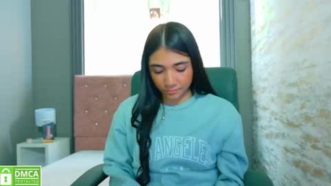 Aurora online show from September 2025 03:21:01 AM