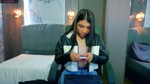 Aurora online show from October 2025 03:27:01 AM