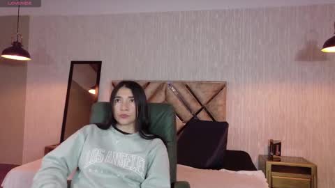 Aurora online show from October 2025 04:10:02 AM