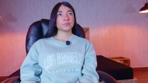 Aurora online show from November 2025 03:50:02 AM