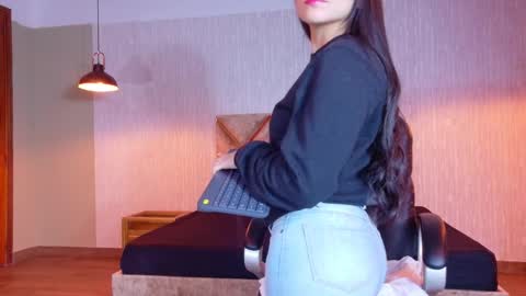 Aurora online show from November 2025 03:27:01 AM