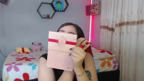 Snapshot of aurora_shy_ chatting on January 2025 08:19:02 PM Aurora online show from January 2025 08:19:02 PM