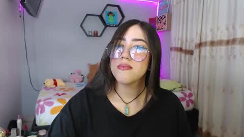 Snapshot of aurora_shy_ chatting on February 2025 11:04:02 PM Aurora online show from February 2025 11:04:02 PM