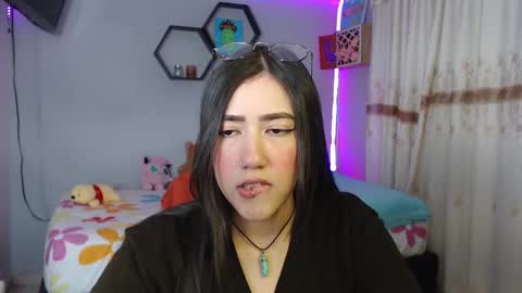 Snapshot of aurora_shy_ chatting on February 2025 08:14:02 PM Aurora online show from February 2025 08:14:02 PM