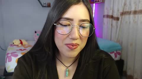 Snapshot of aurora_shy_ chatting on February 2025 11:19:02 PM Aurora online show from February 2025 11:19:02 PM