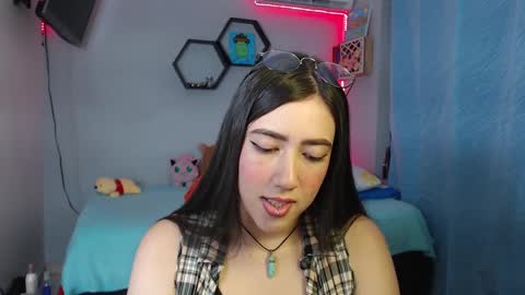 Snapshot of aurora_shy_ chatting on February 2025 01:37:01 AM Aurora online show from February 2025 01:37:01 AM