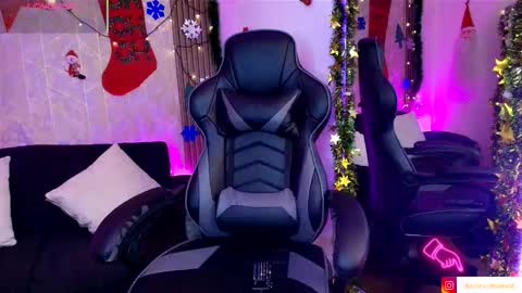 Aurora online show from December 2025 04:42:02 AM