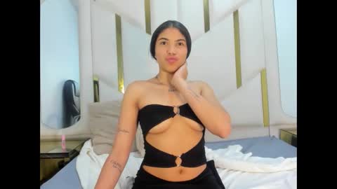 aurorahoney32 online show from May 2026 09:56:02 PM