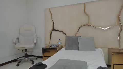 aurorahoney32 online show from May 2026 09:31:01 PM
