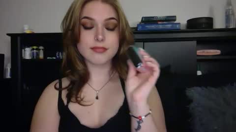 auroralightz1 online show from February 2026 07:45:01 PM