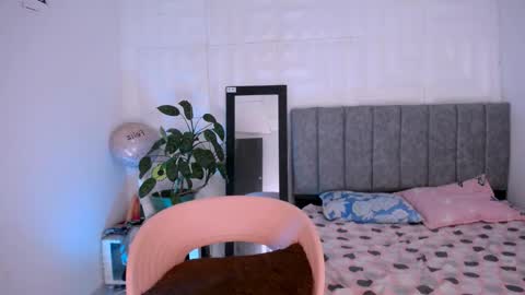 INSTAGRAM AURORA MCRY online show from November 2025 06:24:02 AM