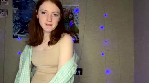 auroraviolet_ online show from June 2026 08:18:01 PM