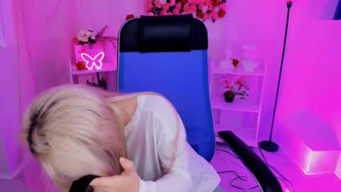 aurorawrenfield online show from September 2025 07:19:01 AM