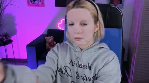 aurorawrenfield online show from January 2026 04:38:02 AM