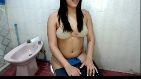 Snapshot of auroraxx9931 chatting on October 2025 04:14:02 PM aurora online show from October 2025 04:14:02 PM